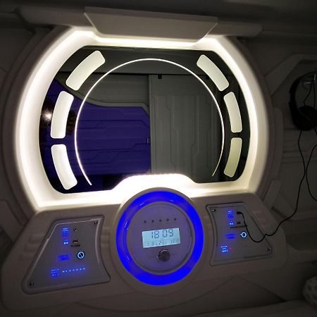 The Capsule Hotel Kolombo Dış mekan fotoğraf